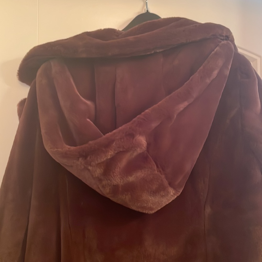 Dennis Basso chocolate brown faux fur coat - Picture 9 of 11